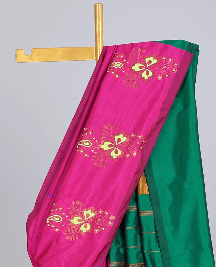 Borderless pink aarani gift saree with unique buttas, contrast pallu of traditional designs