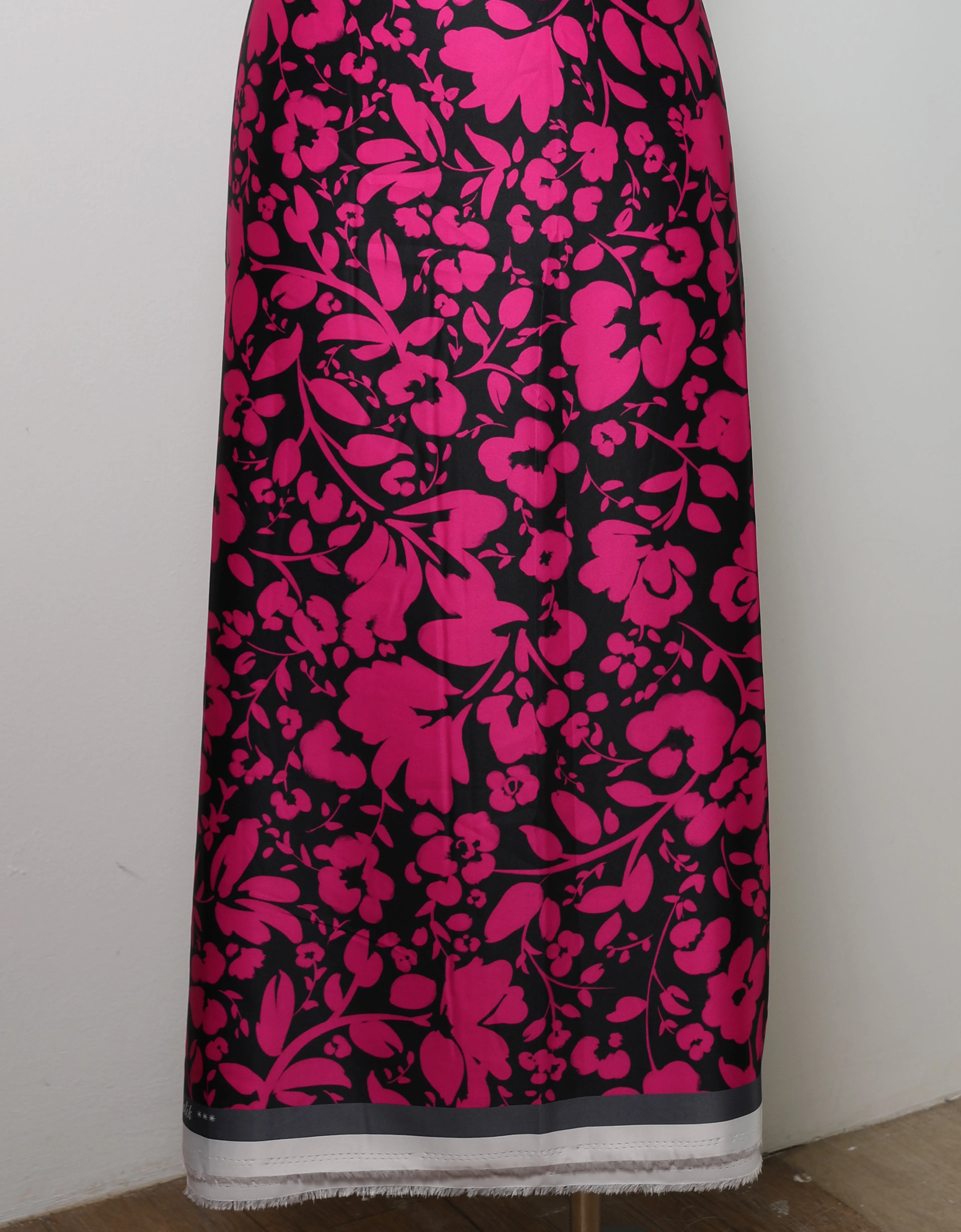 JASMINE SATIN (BLACK   FUSHIA PINK)