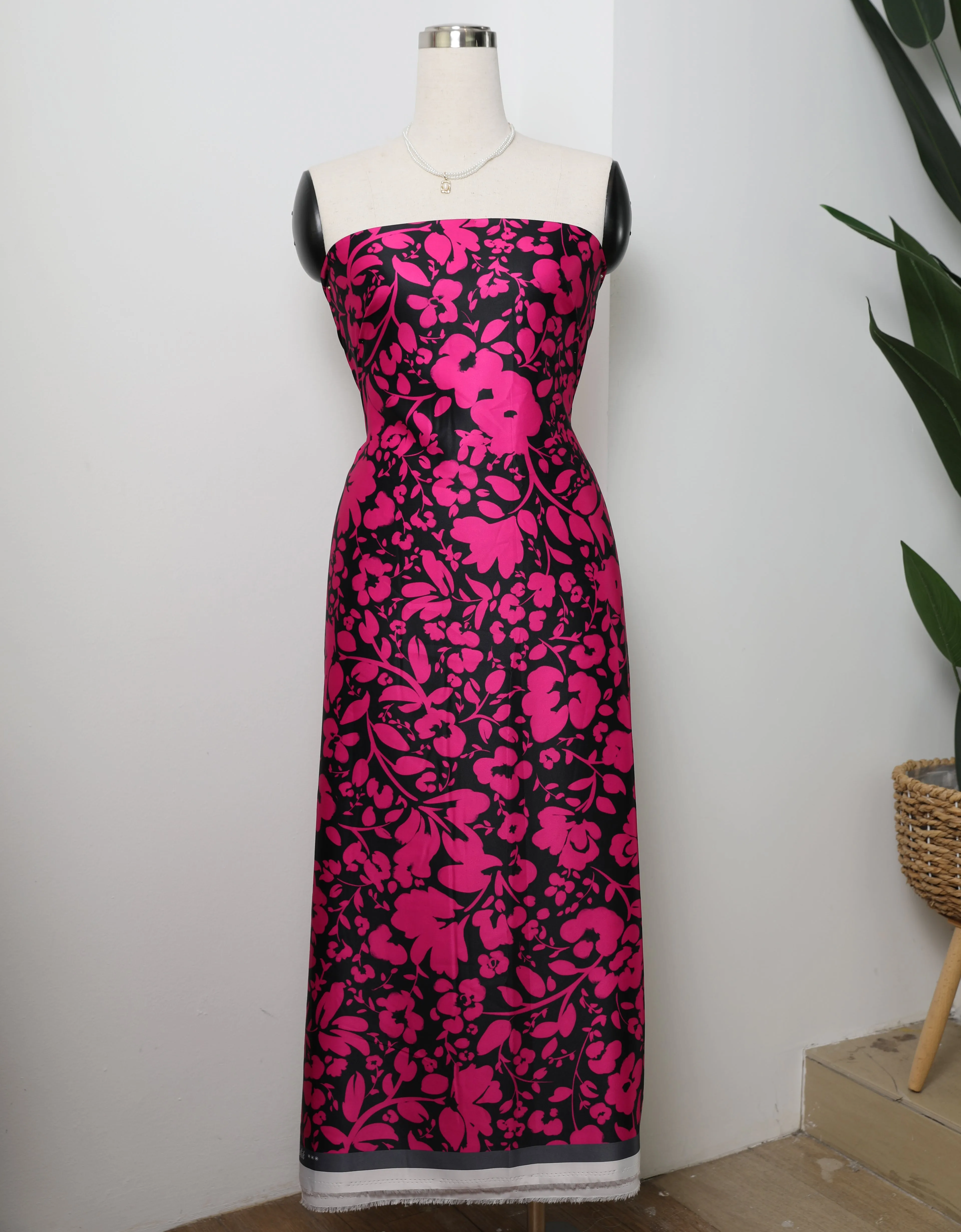 JASMINE SATIN (BLACK   FUSHIA PINK)