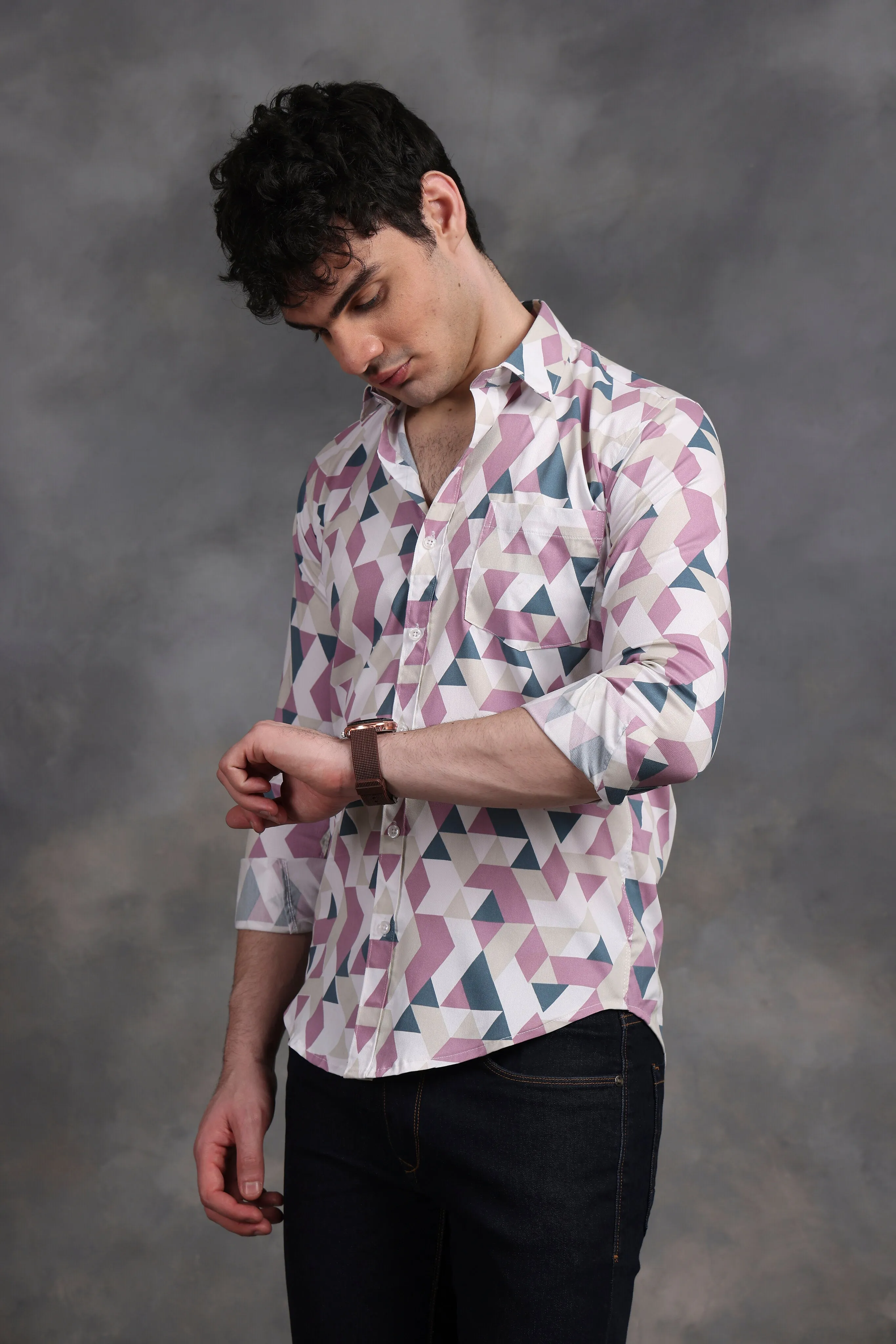 MENS PINK AND WHITE TRIANGLE PRINT LYCRA COTTON  SHIRT